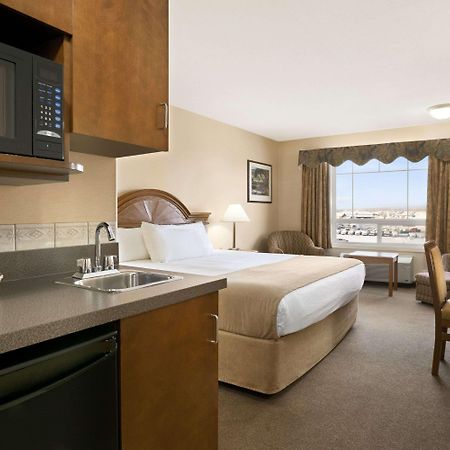 Super 8 By Wyndham High Level Ab Hotell Exteriör bild