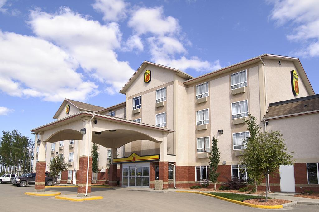 Super 8 By Wyndham High Level Ab Hotell Exteriör bild